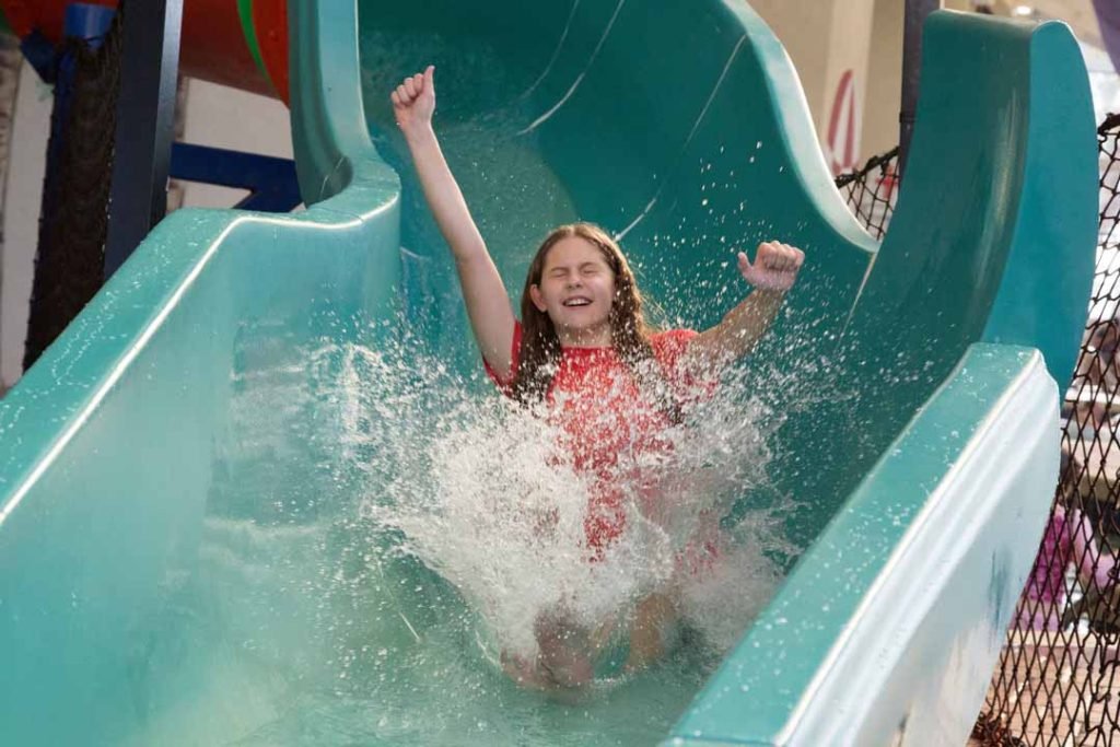 Spacious Penthouse with two adult-sized waterparks in the building. Book our two bedroom unit with us directly.